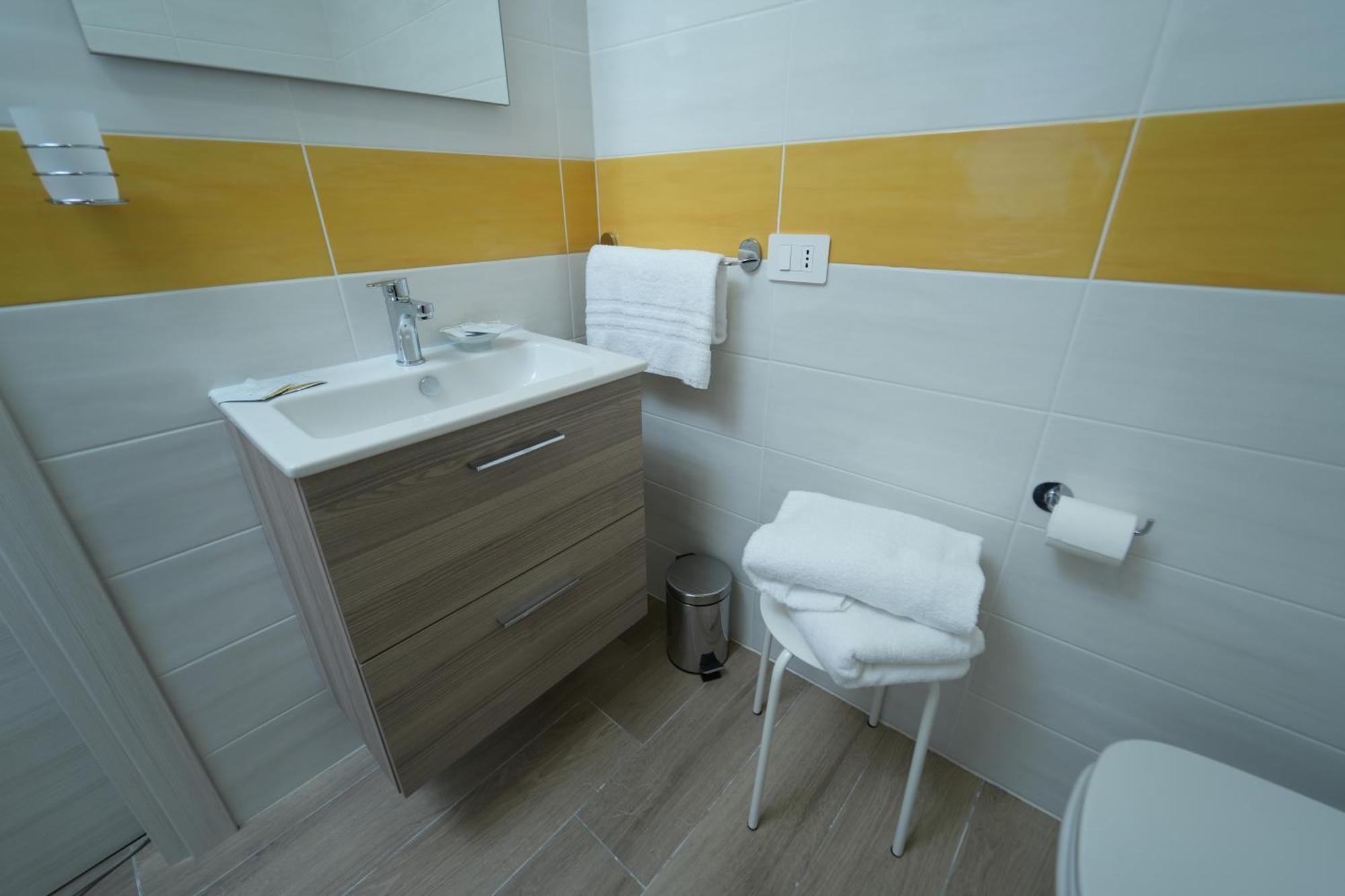 Panorama Vesuvius Affittacamere Guesthouse With Lift Near To Subway In Napoli Center Luaran gambar