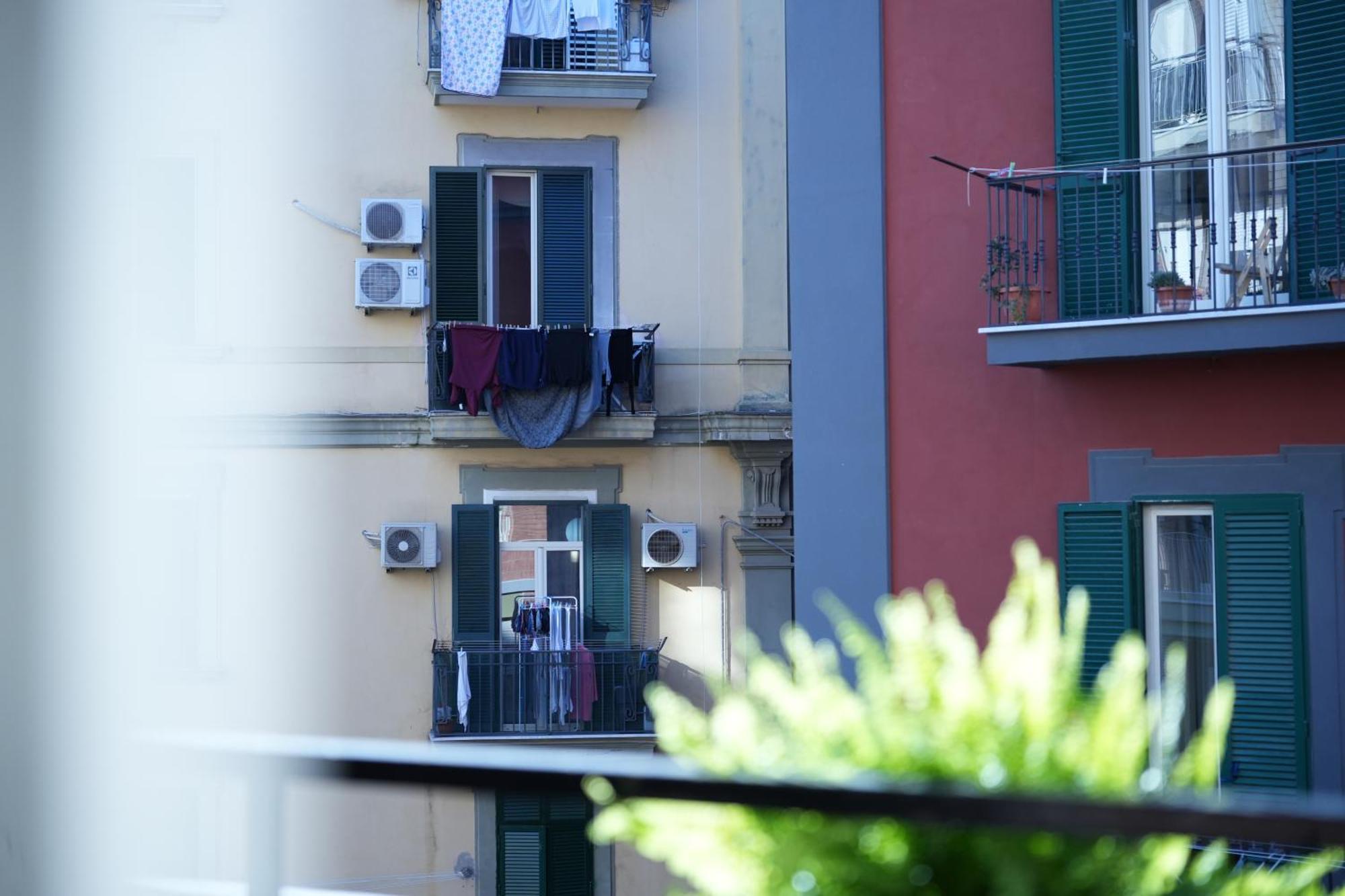 Panorama Vesuvius Affittacamere Guesthouse With Lift Near To Subway In Napoli Center Luaran gambar
