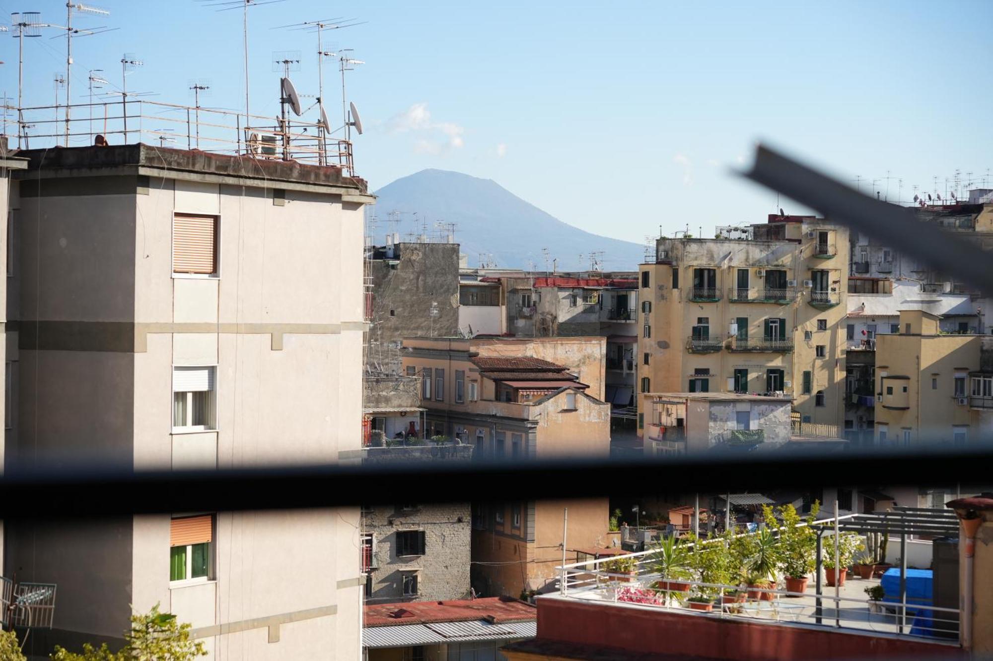 Panorama Vesuvius Affittacamere Guesthouse With Lift Near To Subway In Napoli Center Luaran gambar